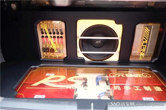 炫酷音改战车遇上大长腿美女车模 纽博华世杯